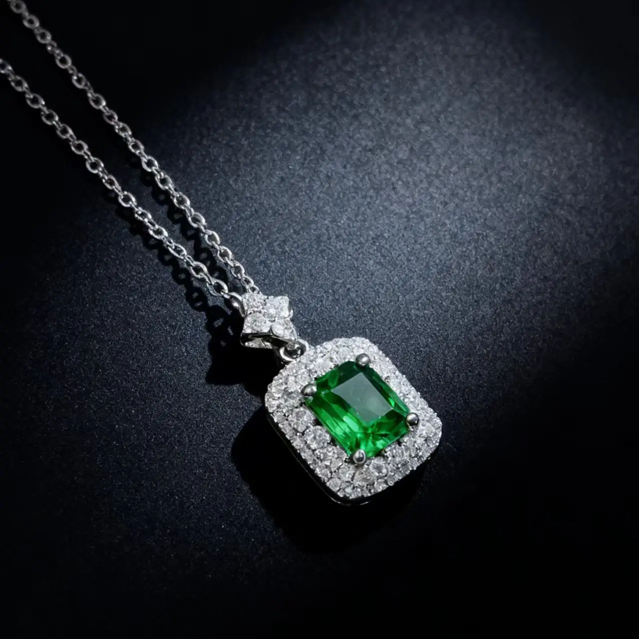 New style jewelry - rectangular emerald and sapphire necklace with luxurious red gemstone pendant for women