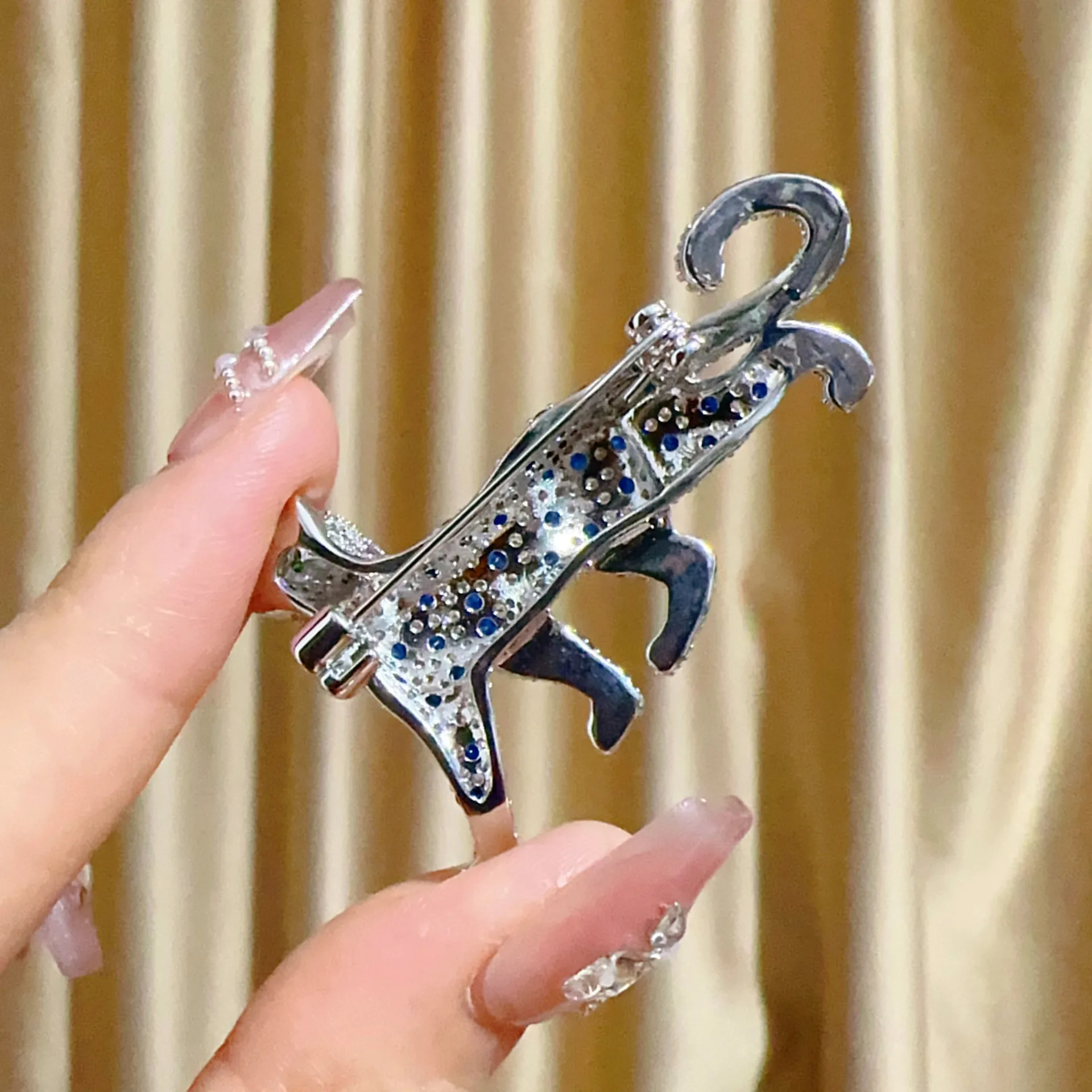 European Fashion Personality Animal Leopard Brooches for Men Retro Luxury Micro Zircon Corsage Coat Exquisite Accessories Pin