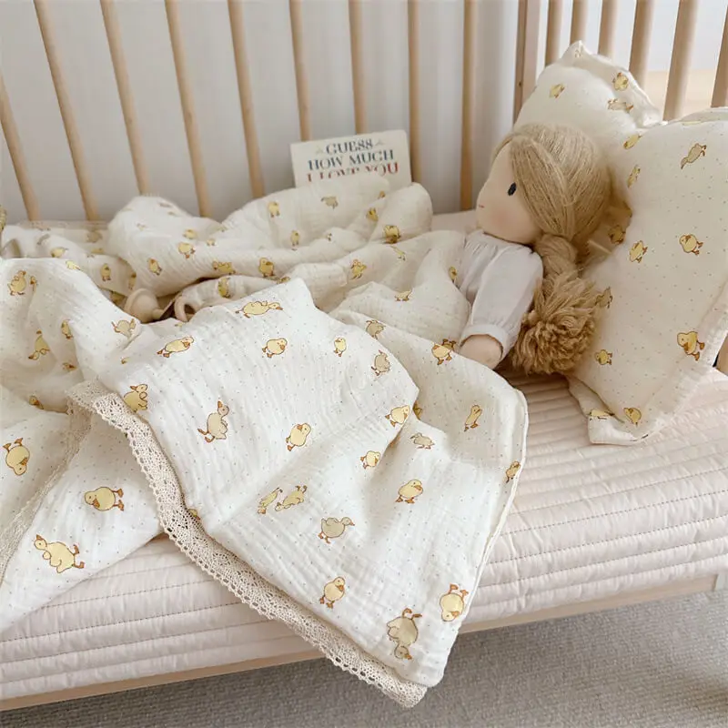 Soft and cozy baby quilt for cribs reversible design Little girls quilt and pillow set with flowers 120x150cm