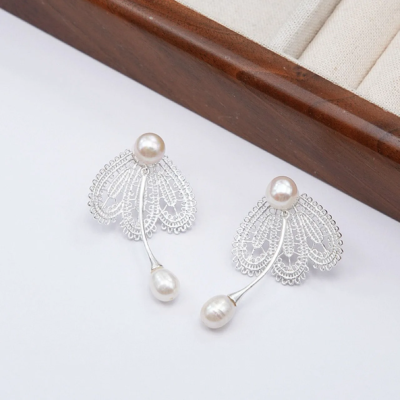 

New Jewelry & Accessories Sweet Romance Style Hollow Lace Petal Natural Pearl Earrings For Women's Parties & Gifts