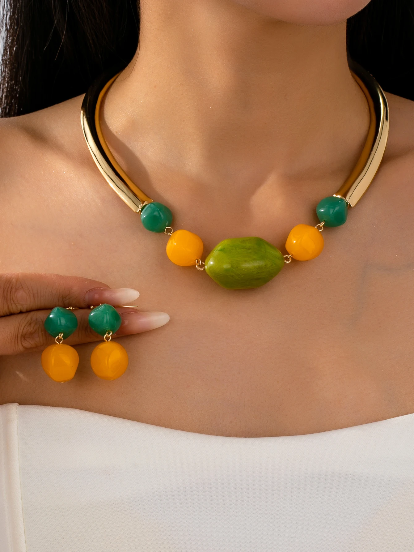 Women's Exaggerated Style Versatile Choker and Earrings Set