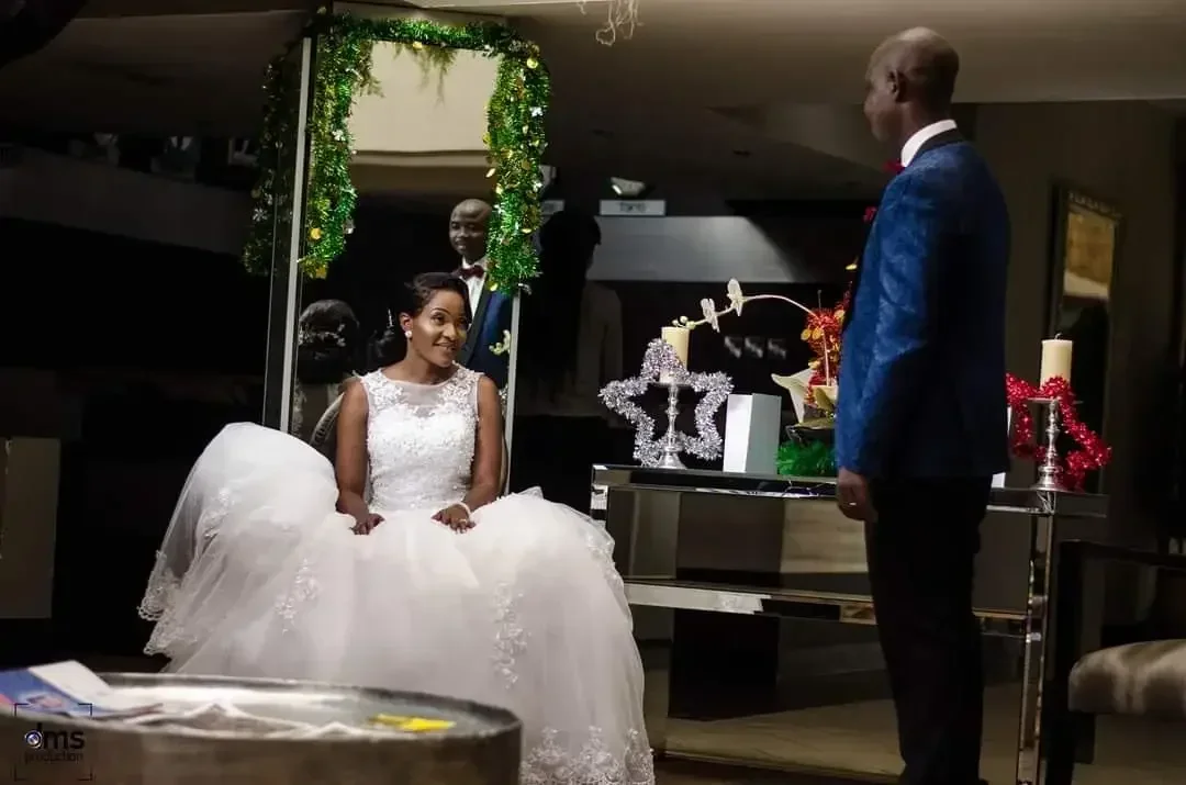 تخصيص الأبيض تول قطار الاجتياح فستان الزفاف الكرة الرباط الحبيب ثوب العروس مخصص