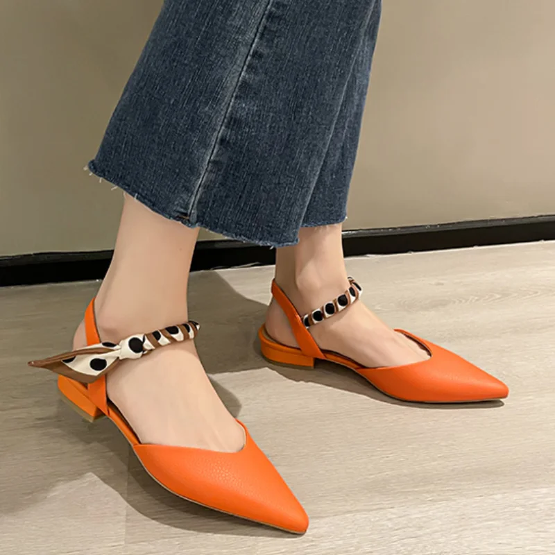 Sandalias de tacón bajo con punta estrecha, zapatos de verano 2025, sandalias de fiesta elegantes a la moda de lujo para mujer, zapatos naranjas coreanos con corbatas