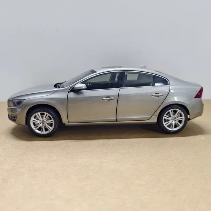 

Diecast 1:18 Scale S60L 2018 Alloy Simulation Car Model Adult Classic Collection Decoration Gift Static Display
