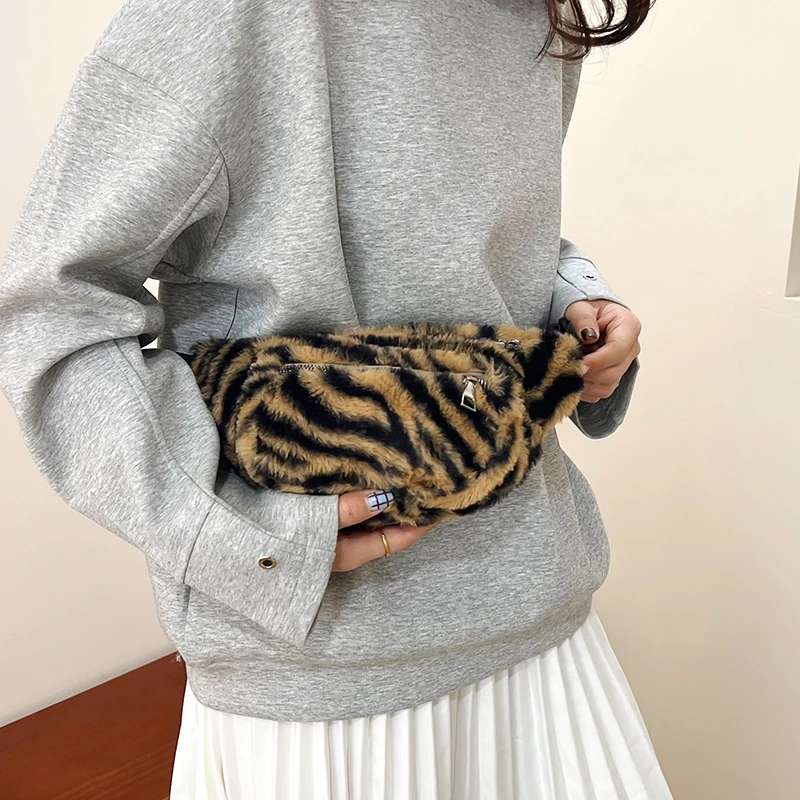 Plush Waist Bag New Lamb Fleece Chest Bag Autumn Winter Cute Women\'s Crossbody Bag Fashionable Small Shoulder Bag Wholesale
