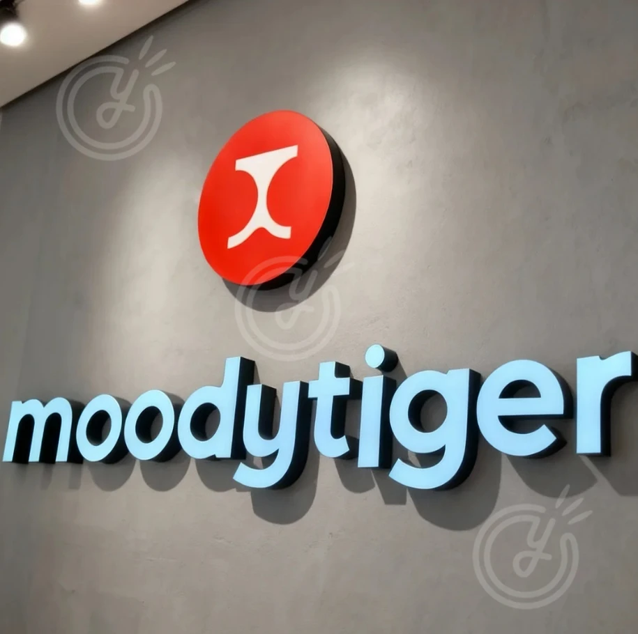 لافتات علامة شعار الأعمال ثلاثية الأبعاد واجهة المتجر المعدنية رسائل مضيئة في العبرية الجمال صالون كبير الإعلان الخلفية Façade Led