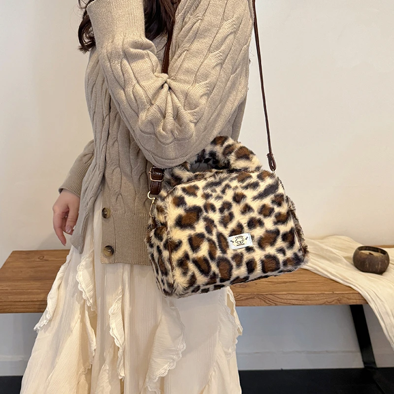 حقيبة يد صغيرة العلامة التجارية مصمم فو الفراء حقيبة لينة أفخم حقيبة كتف الشتاء بولسا الأنثوية 2025 جديد رقيق Crossbody محفظة الهاتف #3