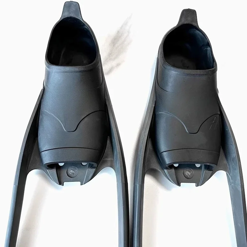 Free-diving flippers, long-diving flippers, diving flippers, free-diving flippers