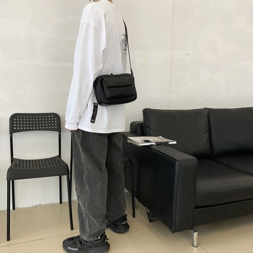 حقيبة رسائل مربعة على الطراز الكوري كاجوال ذات سعة كبيرة من البولي يوريثان حقيبة كروس بلون سادة حقيبة كتف رياضية