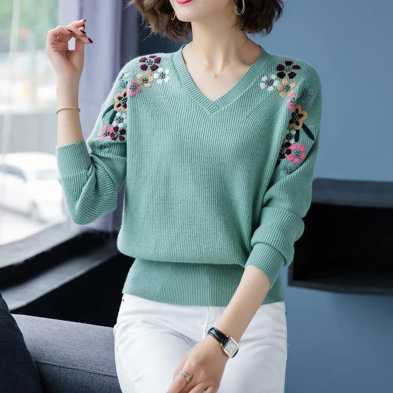 Elegant Vintage Beading Floral Embroidery Sweaters Women Clothing 2022 Autumn New Casual Loose V-Neck Warm Knitted Pullover Tops