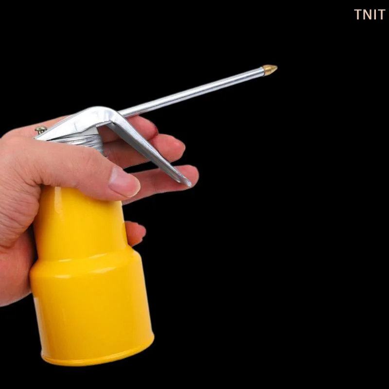 

200/300/500ML Long-nozzle Oil Filler Oil Can Motorcycle Car Oil Pot Bottle High-Pressure Manual Oil Dispenser Home Injector Can