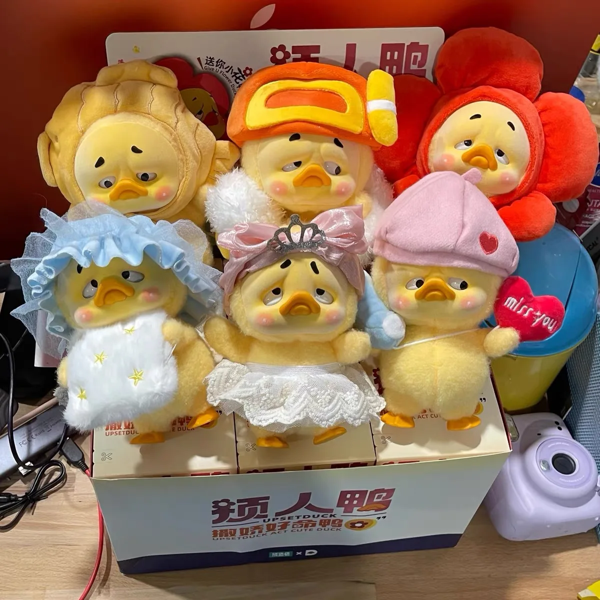 子供のためのブラインドダックアクションフィギュアボックス,おもちゃ,upsetduck v2,v1世代,甘やかされた,良い生活,ミステリーボックス,アニメギフト