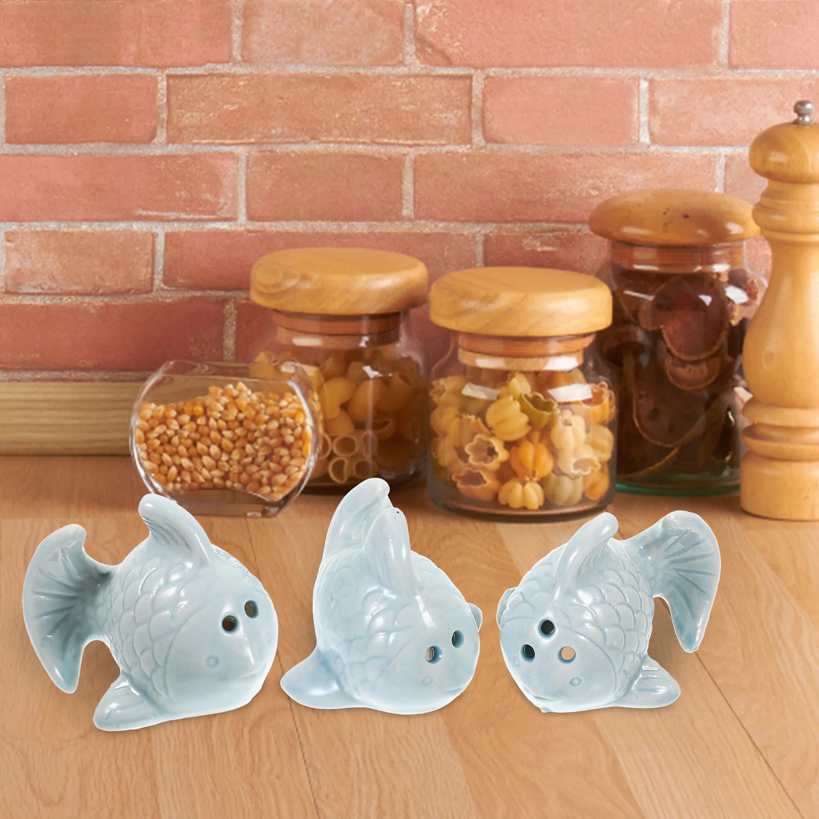 

4Pcs Fish Shaped Spice Jars Ceramic Seasoning Containers Kitchen Condiment Storage Decorative Leak Proof Multi Function Bottles