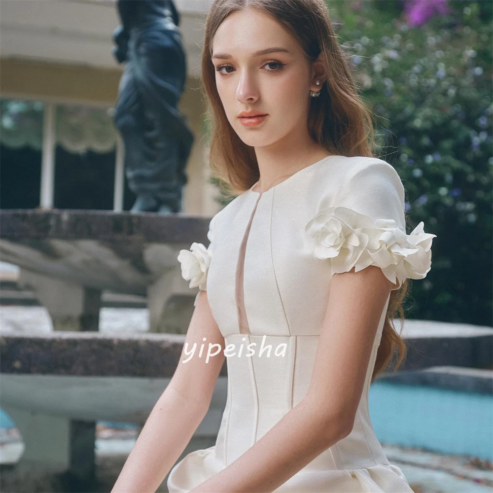 Mini abiti da ballo con scollo a barchetta a trapezio increspato con fiori in jersey di alta qualità personalizzati Abiti da ballo sexy Taglie scintillanti disponibili Matc intricato