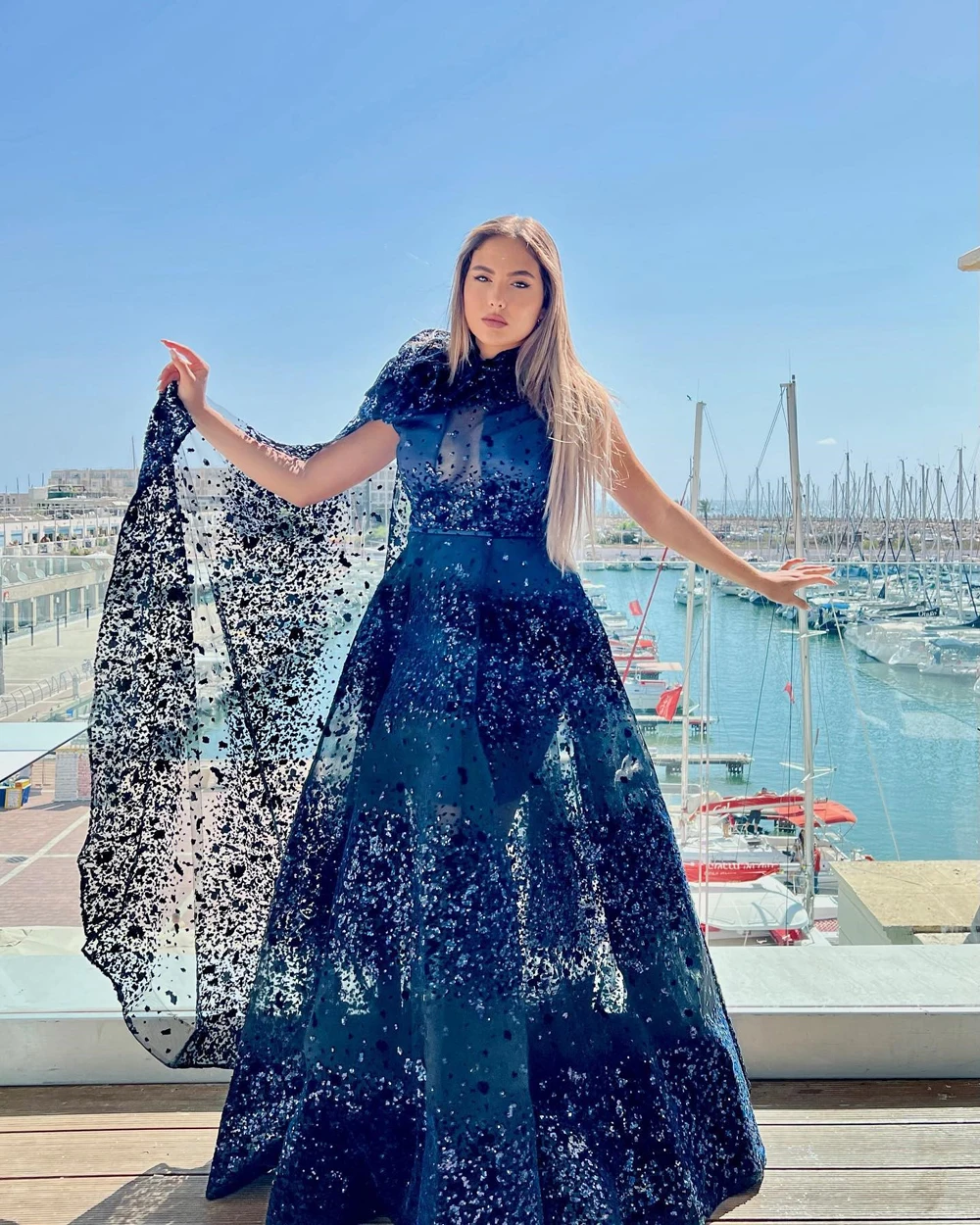 

Luxury Rhinestone Sequin Evening Dresses Dubai A Line With Cape High Neck Arabia Formal Party Prom Gowns Vestido Customized