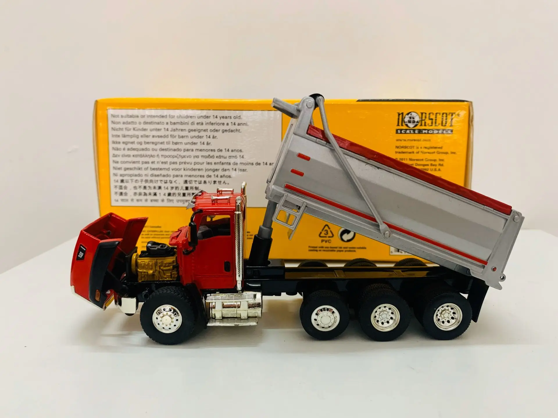 CT660 Dump Truck 1:50 Scale DieCast Model 55502 New