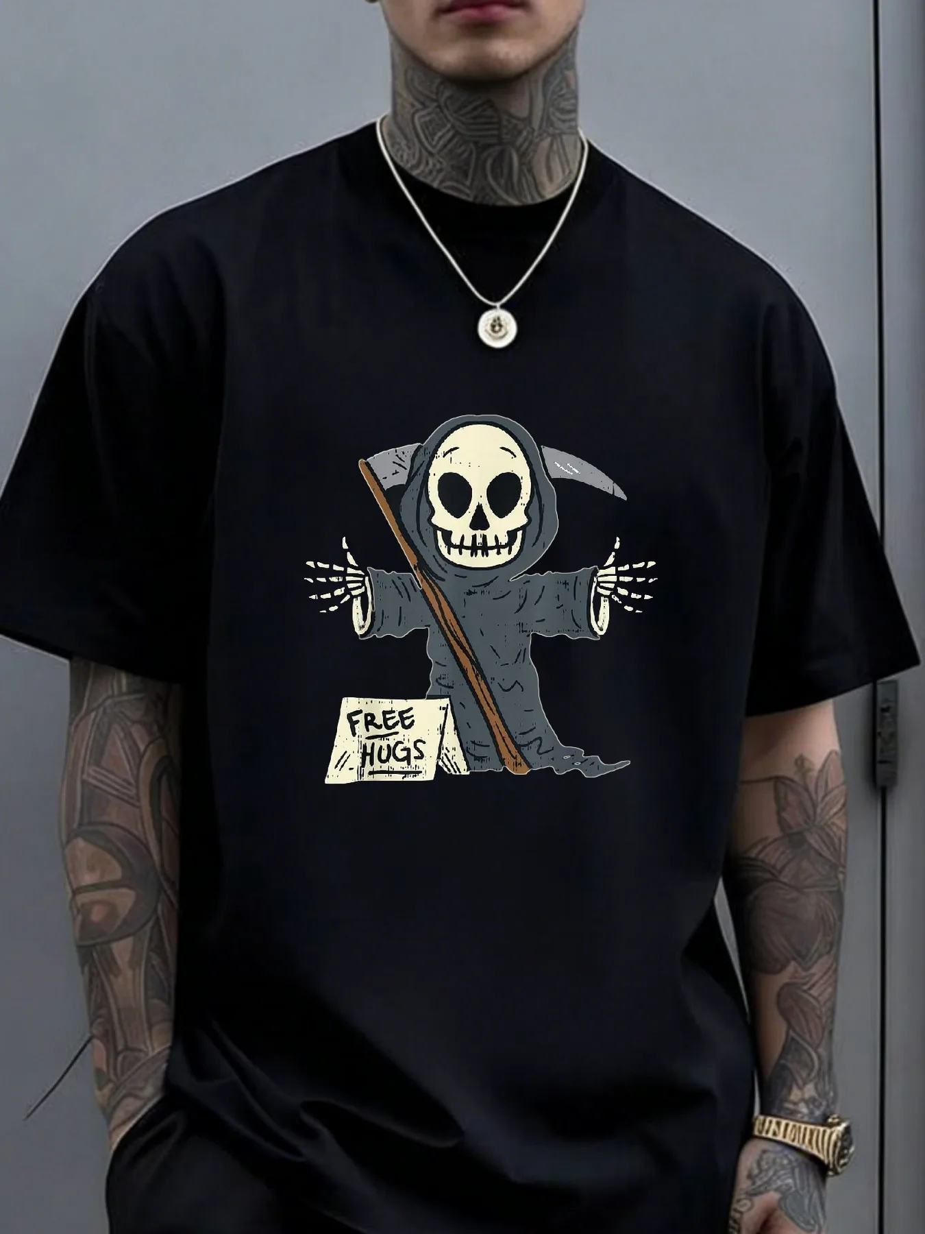 Men'S Funny Grim Reaper Graphic T-Shirt, Playful Holding Scythe, Free Hugs Sign Retro Humorous Design with Hooded Cloak Character Casual Round Neck Tee for Casual Attire, Themed Events_01