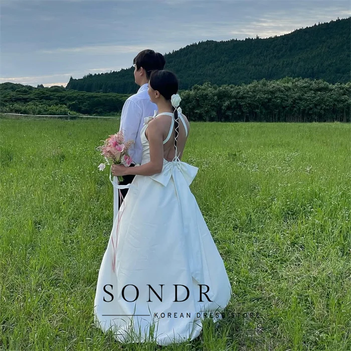 Sondr V-Neck Backless Korean Wedding Snap Dresses Customized A Line Sleeveless Satin Bridal Gown Self-Wedding Photo Shoot Gown