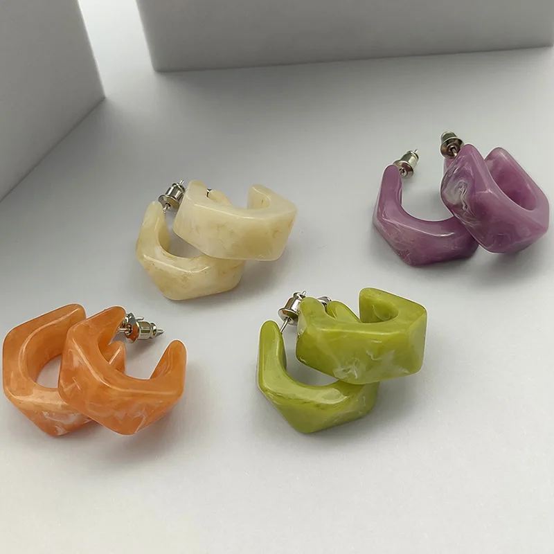 

Cusual Style Russia Style Simple Retro Resin Hoop Earrings Faceted C-shaped Multi-color Earrings Fashionable Cold Style Earrings