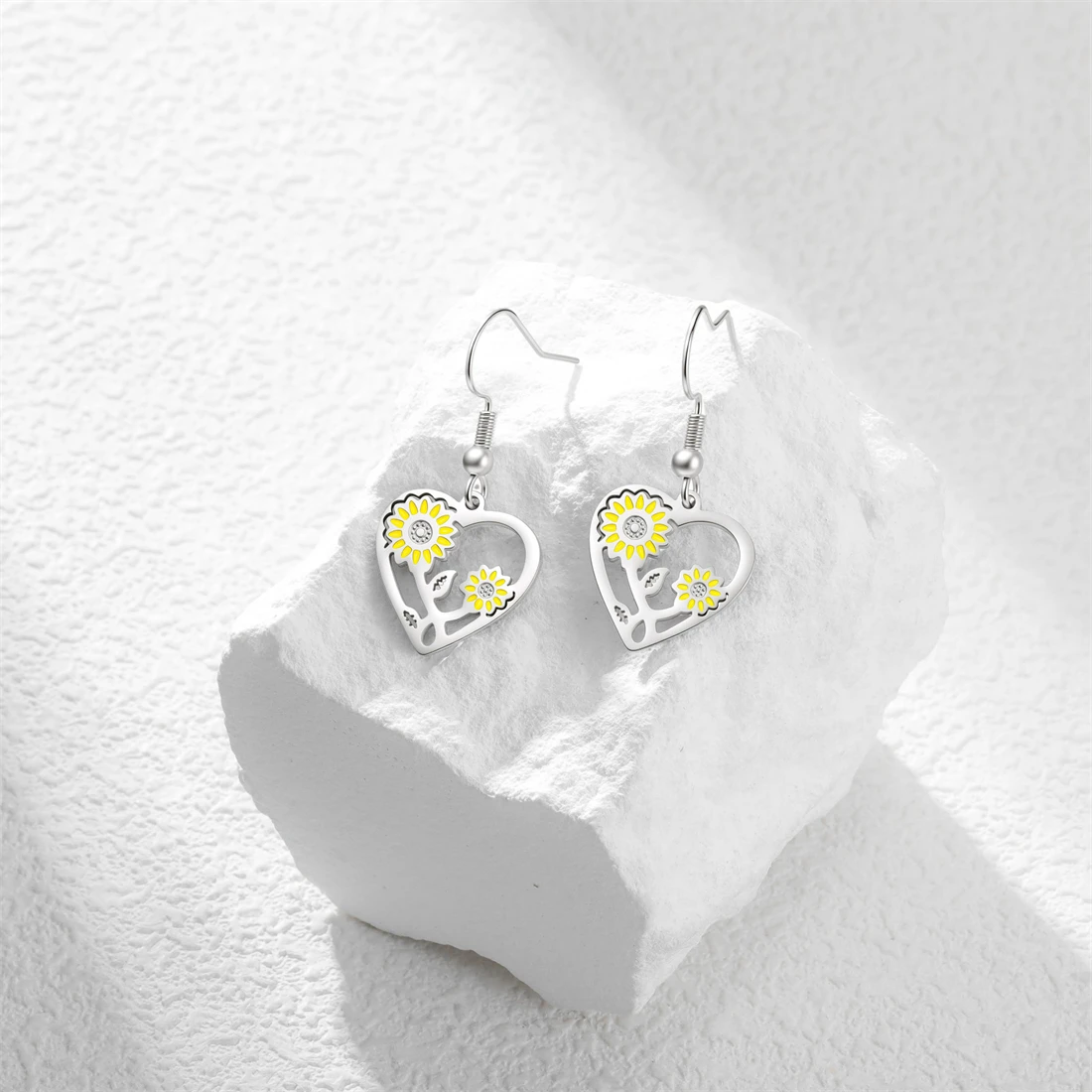 Eueavan Tropfenöl-Herz-Sonnenblumen-Ohrringe aus Edelstahl, Romantische Blumen-Ohrhänger für Frauen und Mädchen, Trendiger Schmuck als Geschenk – Detail 8