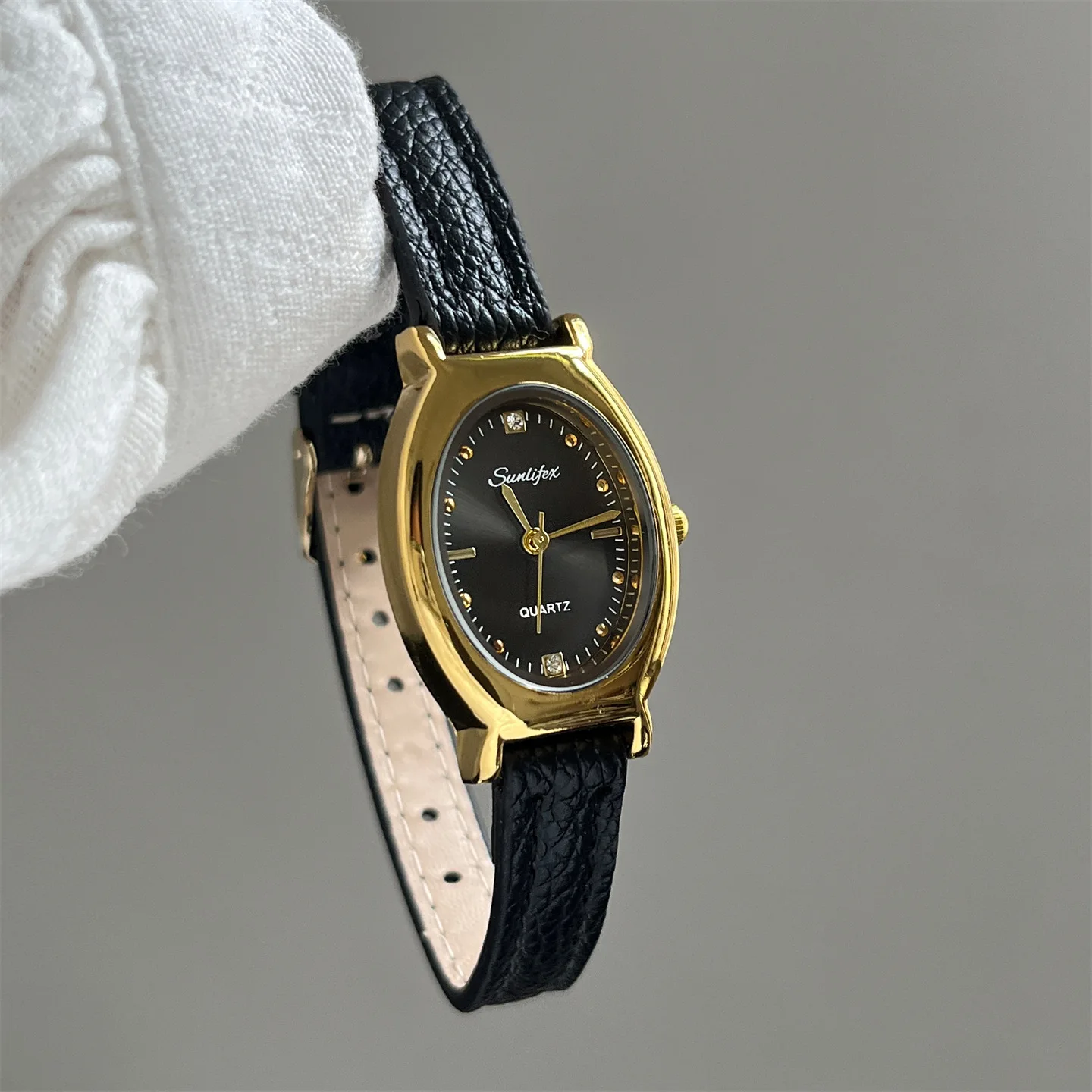 Retro-Style Women'S Leather Strap WatchFashionable And Simple, Oval Dial, Elegant Retro Quartz Watch, A Perfect Gift For Women.