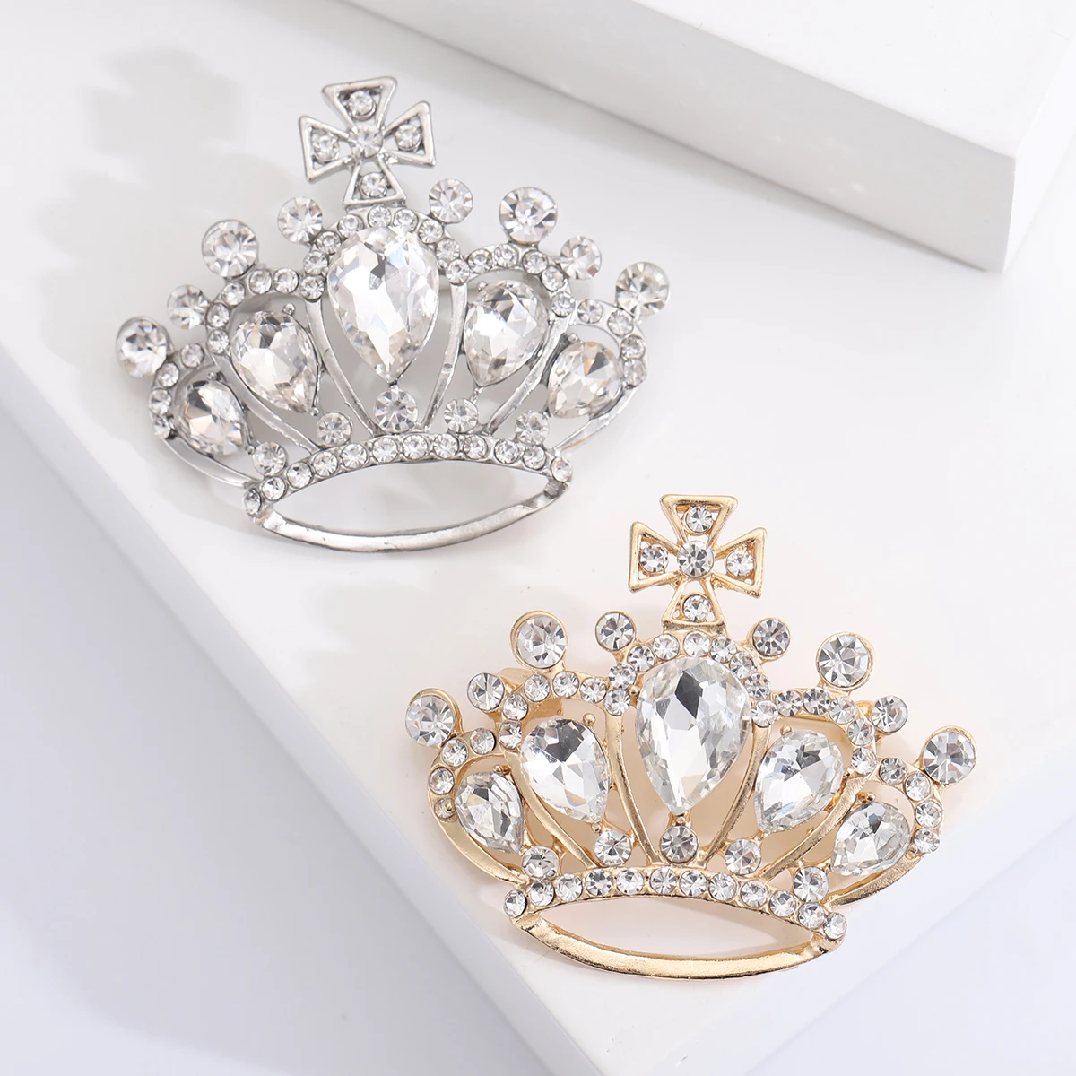 Fashion and minimalist crown brooch, two color alloy rhinestone women\'s clothing accessories