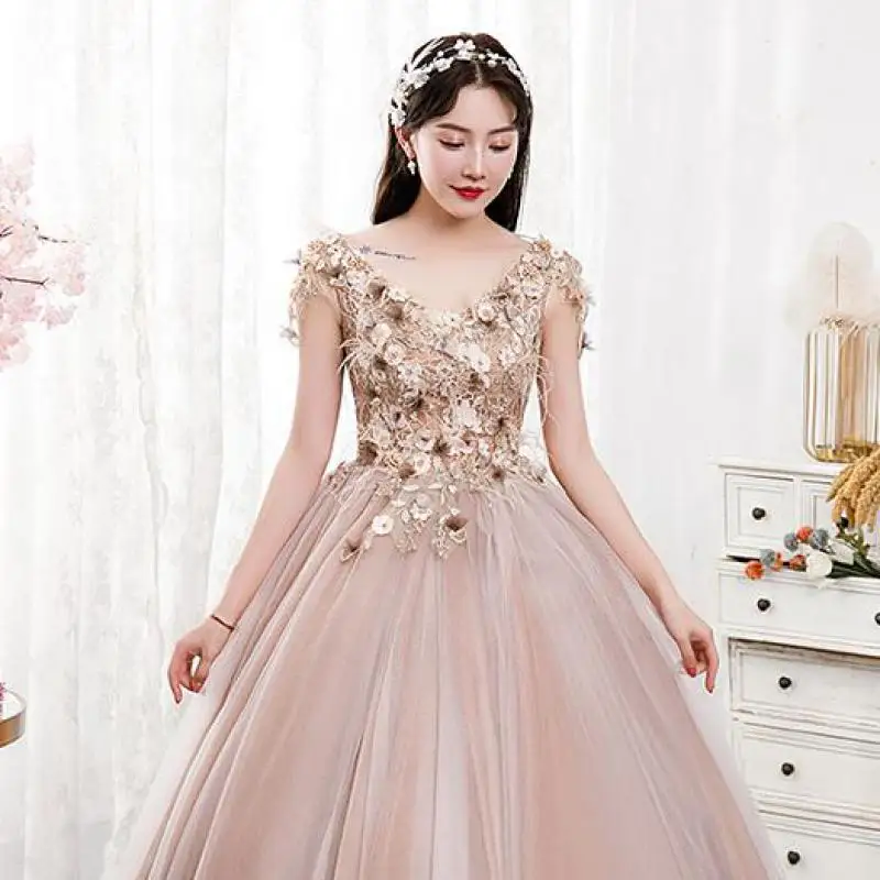 New Vestidos de Quinceaneras ชุดลูกไม้คอวีแขนกุดคลาสสิกขนาดพิเศษชุดไปงานเต้นรำยาวหวานสง่างาม