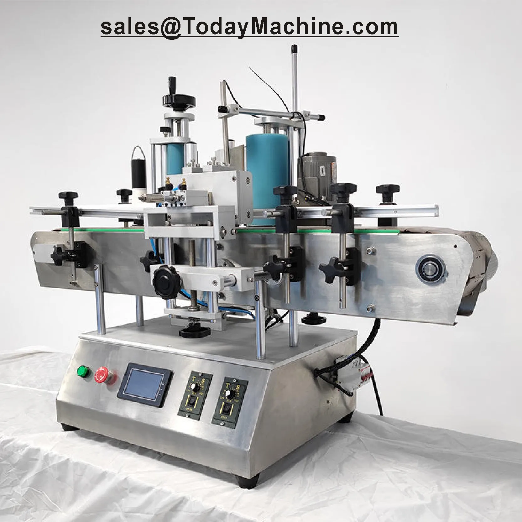 Labeling Machine Suitable For flat Labeling of Round and Square Bottles With 30-60 Bottles Per Minute