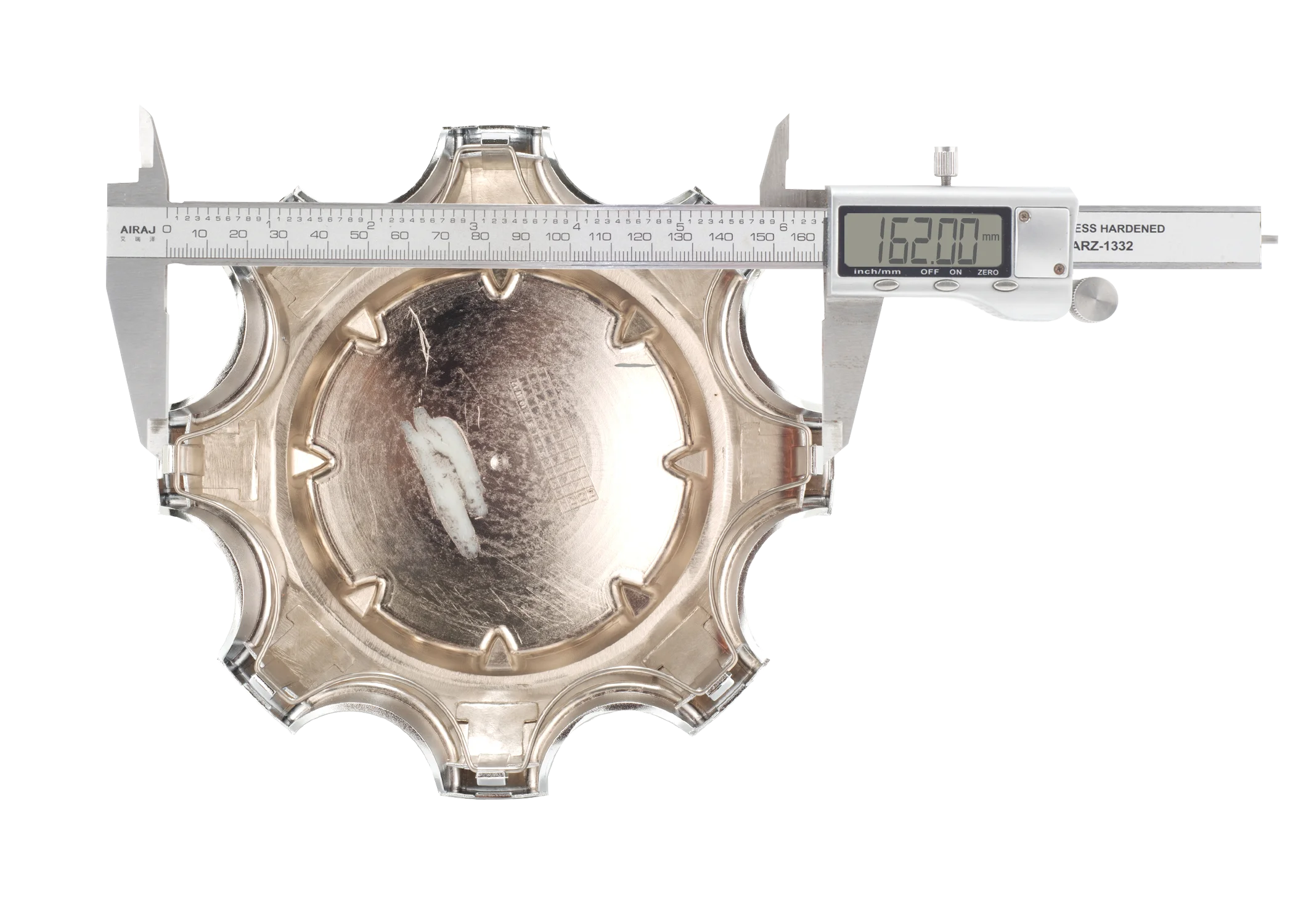 CFPerformance 1/4 szt. 177mm/6,97 cala średnica zewnętrzna 162mm/6,38 cala średnica wewnętrzna Kołpak centralny felgi do Sierra 2500 HD Sierra 3500 HD SRW z lat 2011-2019 # 9597794