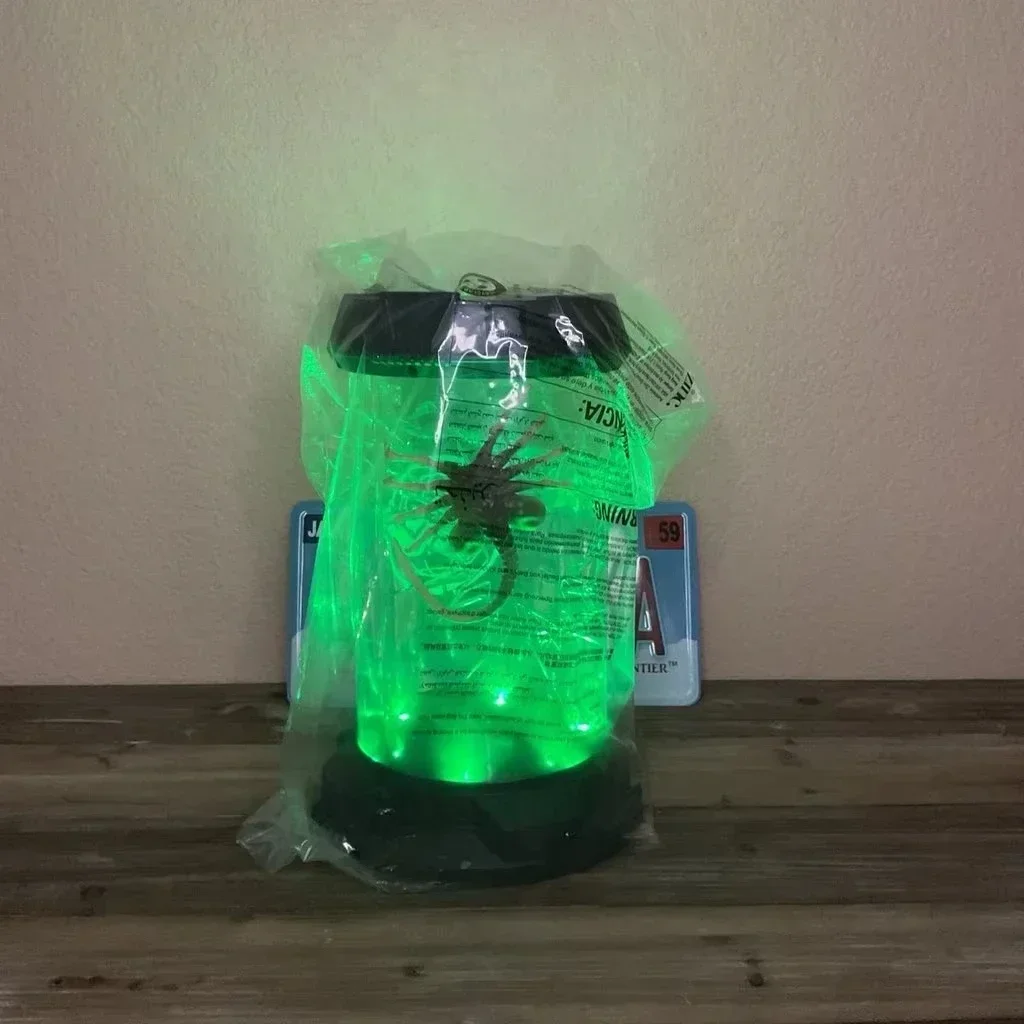 Facehugger Figure Alien Anime Figur Glow Jar Alien 2025 Regal Popcorn Led Water Tank Opposite Crystal Lamp