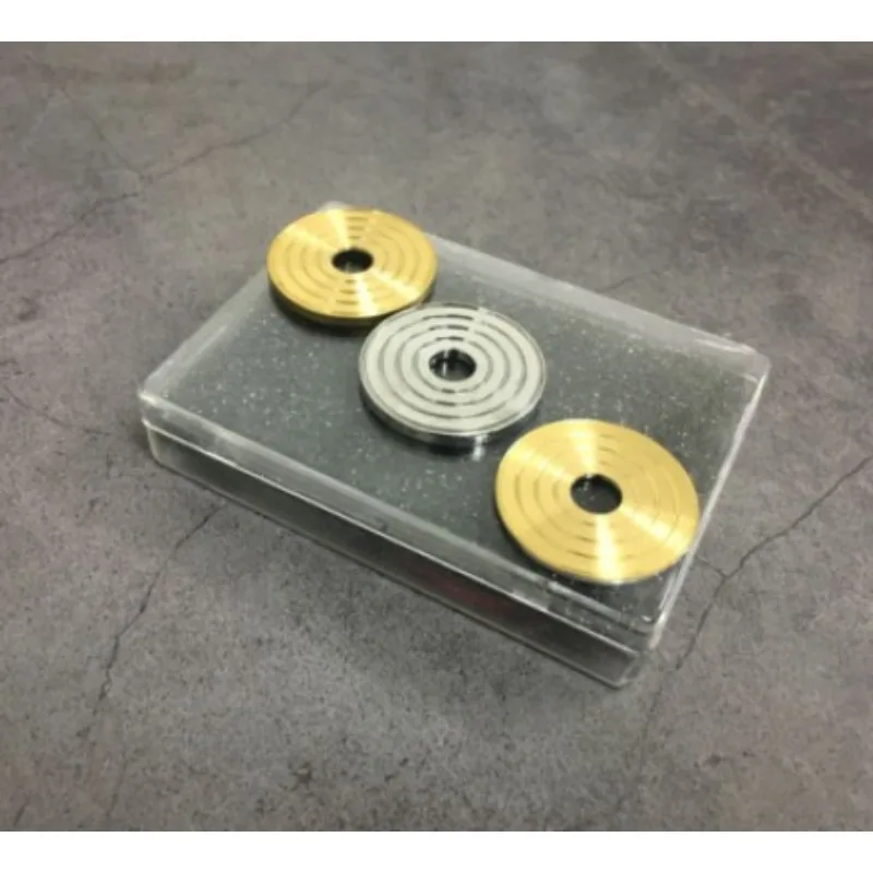 خدعة سحرية لعملات التحول - عملات فضية ونحاسية مجوفة تتبدل الأيدي عن قرب الوهم الساحر الدعامة متعددة التأثير للتحايل #3