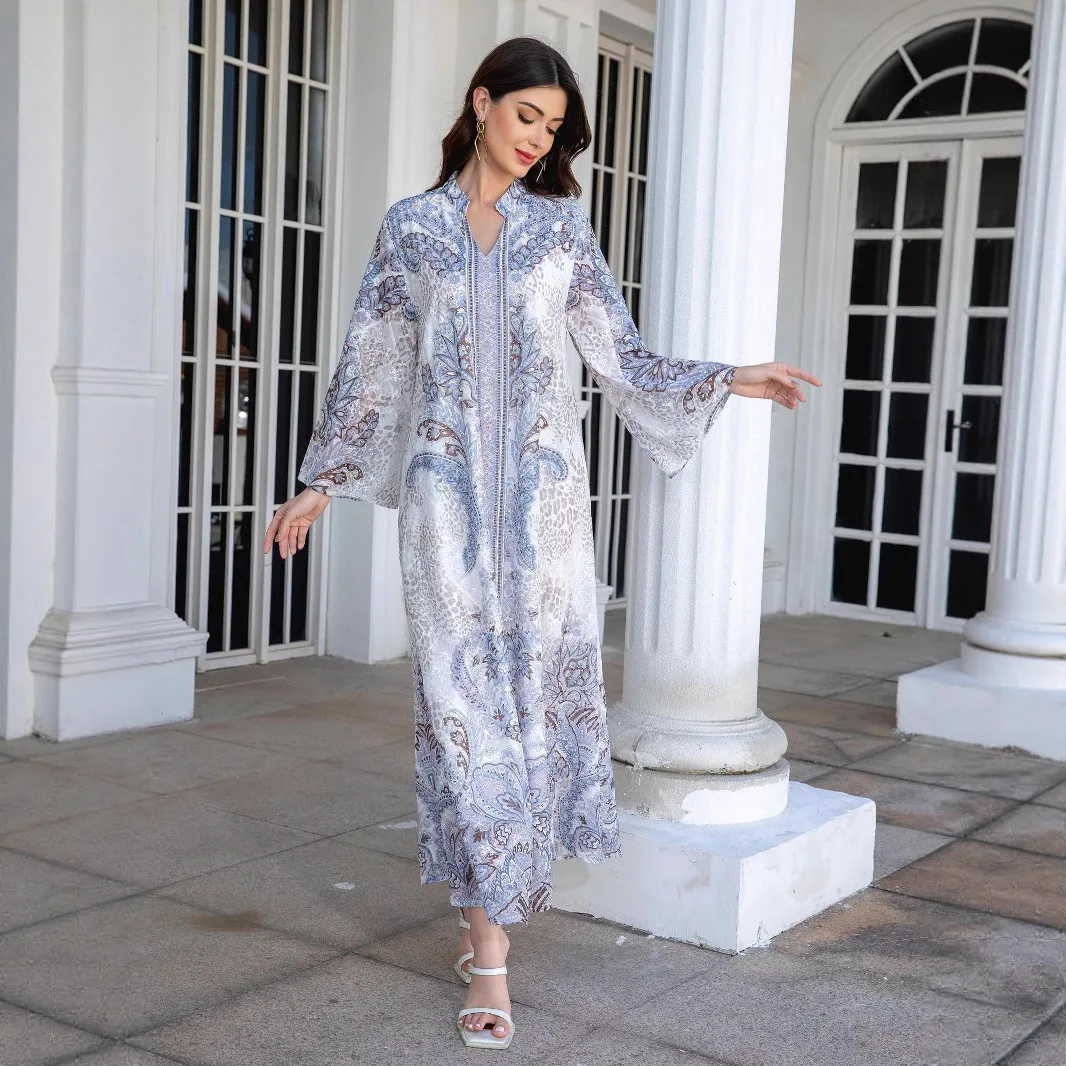 

Middle Eastern Muslim Women's Robes: Embroidered Fabric, Printed Patterns, Rhinestone-embellished Long Dresses, Abayas. S-XXL