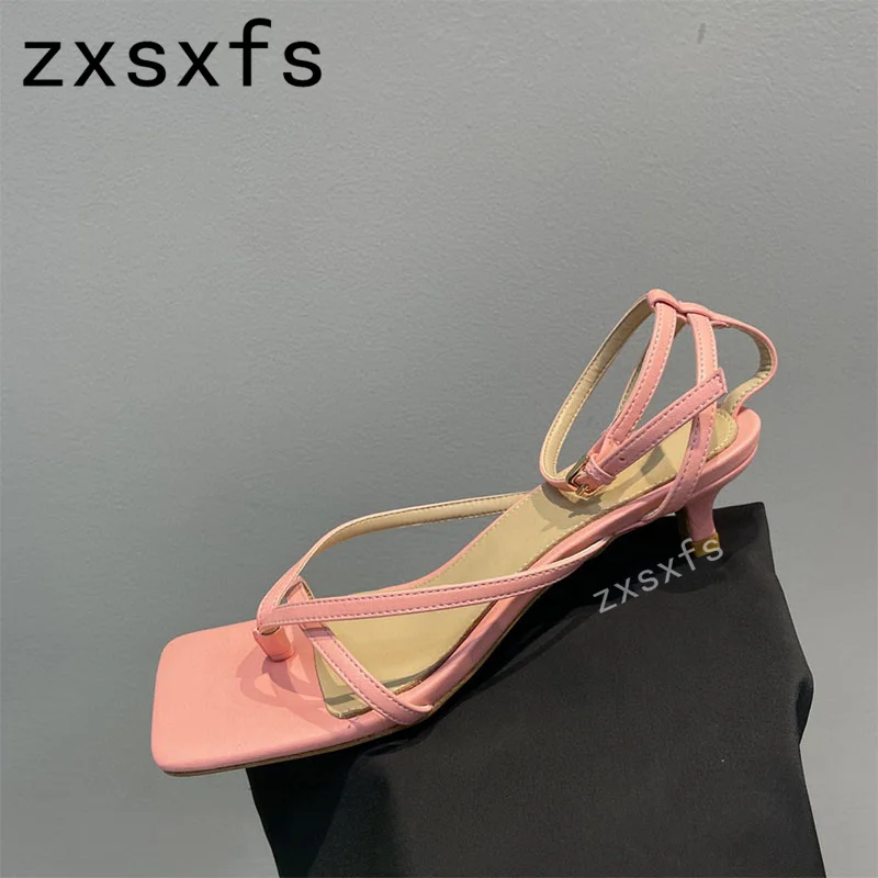 

2023 Summer New Split Toe Leather Kitten Heels Sandals For Women Buckle Strap Mules Brand Designer Runway Ladies Party Shoes