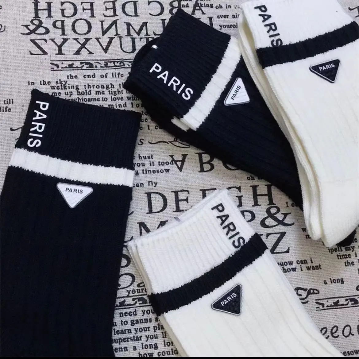 2-pair best-selling black and white breathable triangle logo thick double-knit socks - fashionable retro lettered mid-calf socks