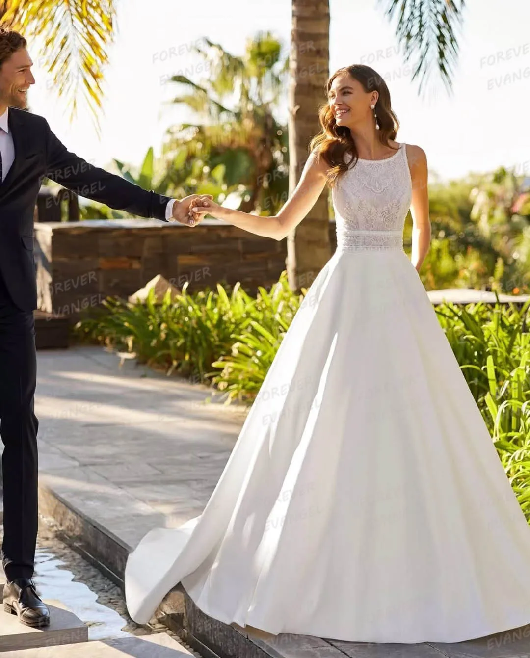 

Simple Boho Appliques Wedding Dresses A Line Woman's Sleeveless Bride Gowns Sleeveless Vestidos Novia Customized Robe De Mariée