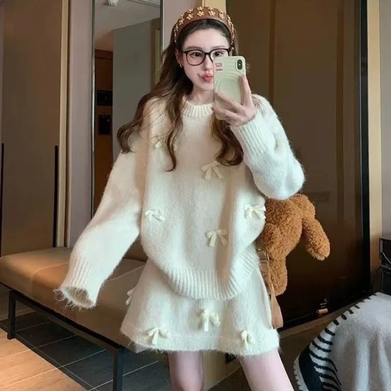 Complete Set of Korean-style Autumn and Winter Sweater Suits for Women New Heavy Industry Bow Knitted Short Skirt Two-piece Set.