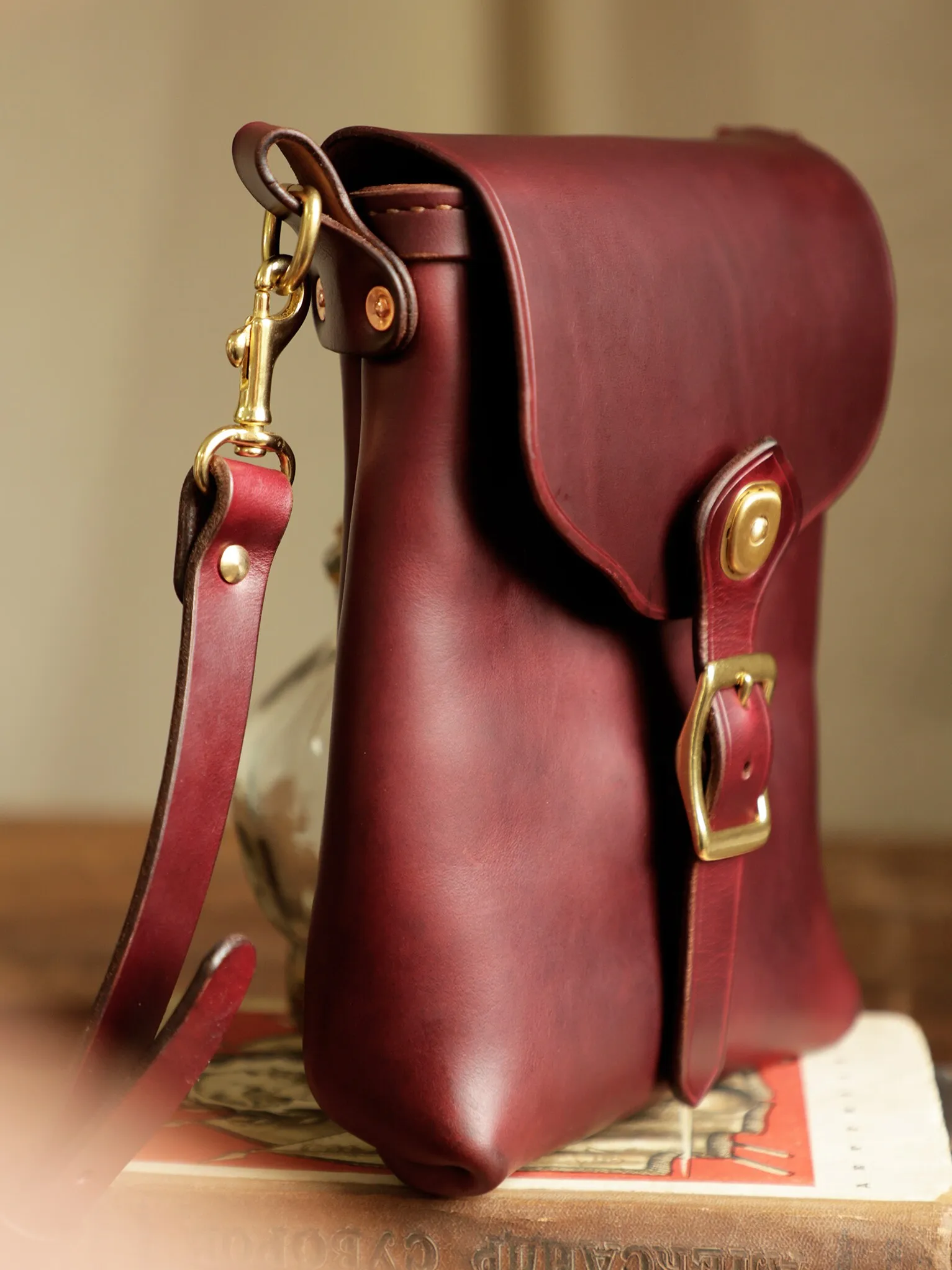 PNDME outdoor daily light handmade vegetable tanned cowhide men small phone shoulder bag fashion genuine leather crossbody bag