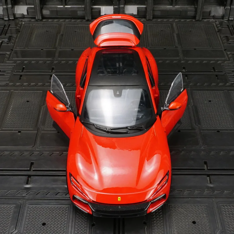 Modèle réduit de voiture Ferrari Purosangue en alliage, échelle 1:25, de la marque Bburago, avec portes et capot moteur, et coffre ouvrant, idéal pour la collection.