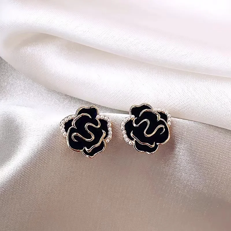 2023 New Classic Black Camellia Flower Stud Earrings Sweet Pearl Rose Flowers Earring for Women Korean Elegant Jewelry Gifts