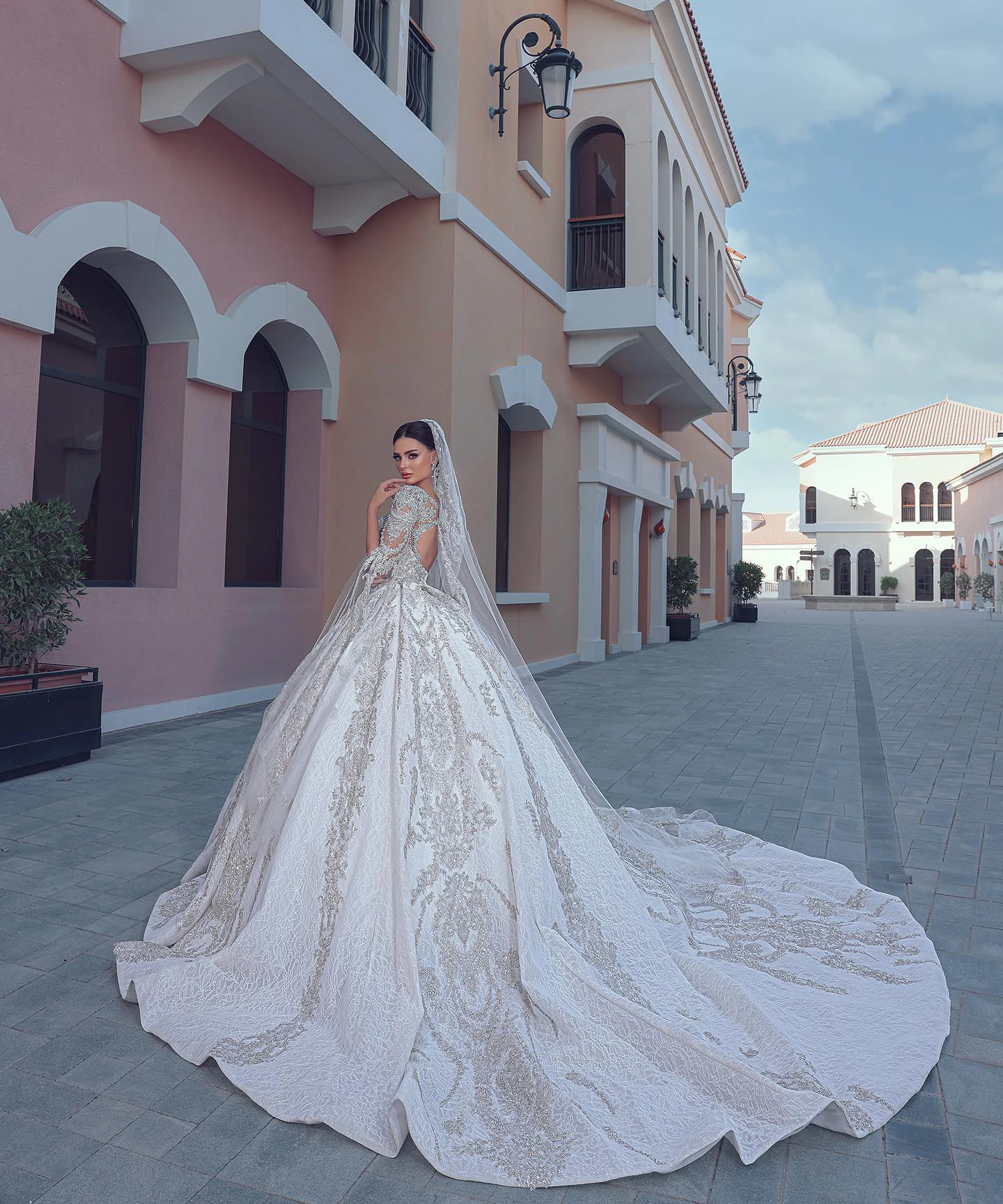 Abiti da ballo con strass glamour abito da sposa a maniche lunghe in pizzo a cuore cristalli su misura treno cattedrale Vestido de novia