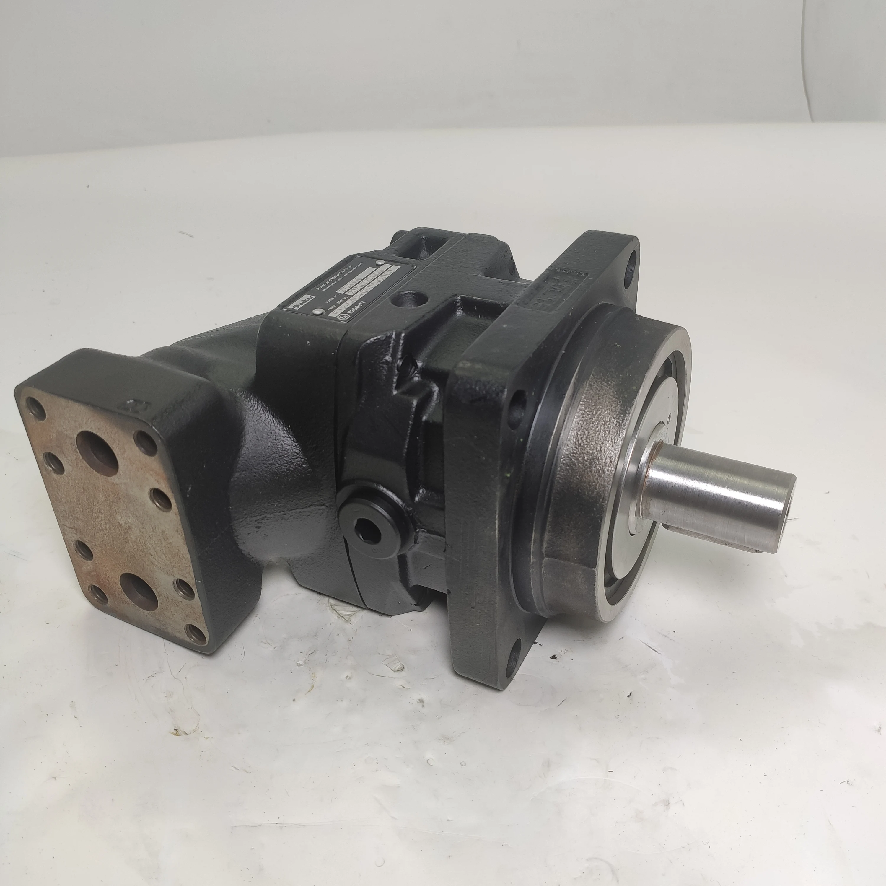 F12-080-MF-CV-C-000-L01-P F12-040-HF-IH-K-000 Parker High Speed Piston Pump F11/F12 F12-080 F12-040 Series Hydraulic Pump
