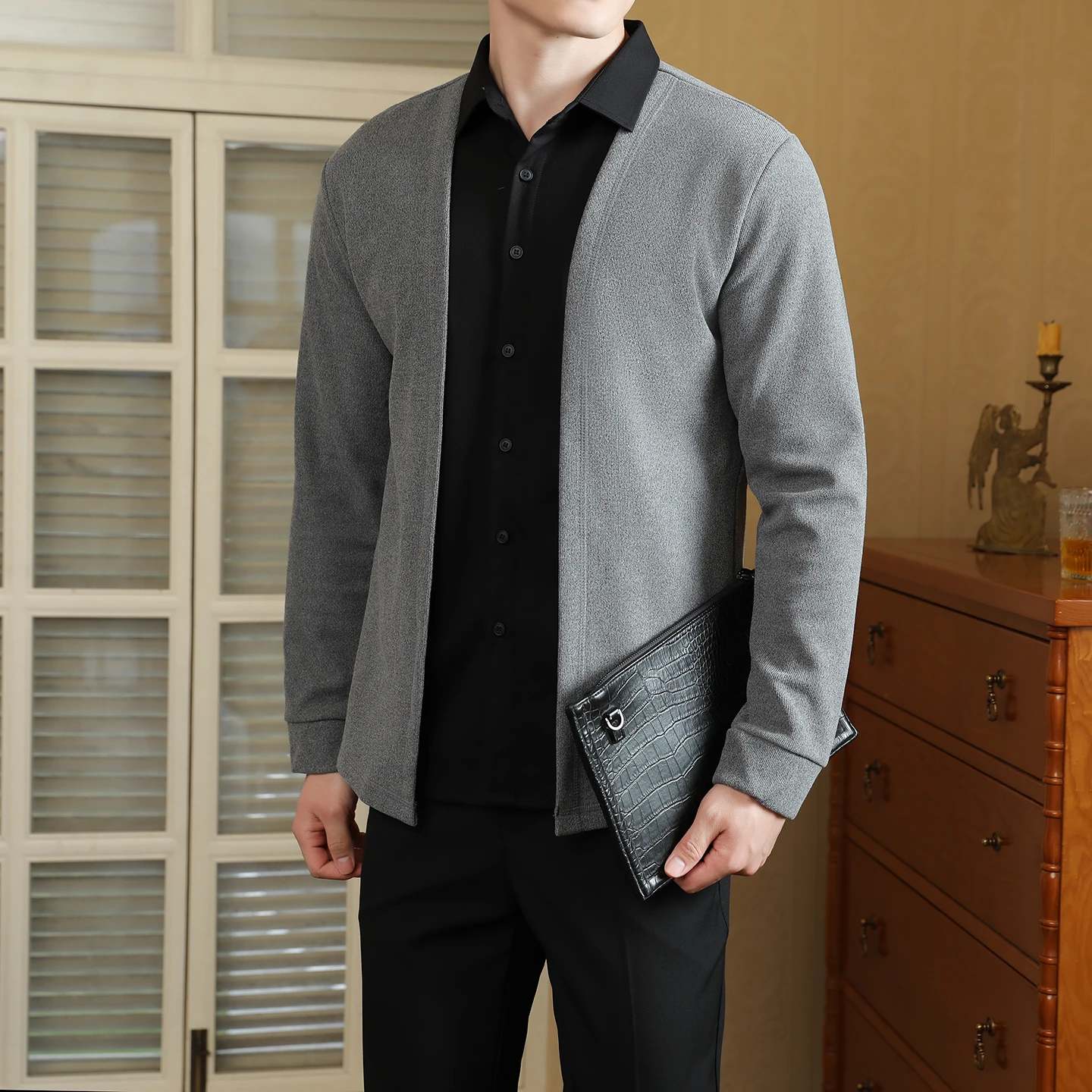 เสื้อสเวตเตอร์ผู้ชายดีไซน์ต่อผ้าแฟชั่น คุณภาพสูง สไตล์ลำลองธุรกิจ ทรงเข้ารูป แขนยาว แมทช์ได้กับทุกชุด ถักทออย่างดี
