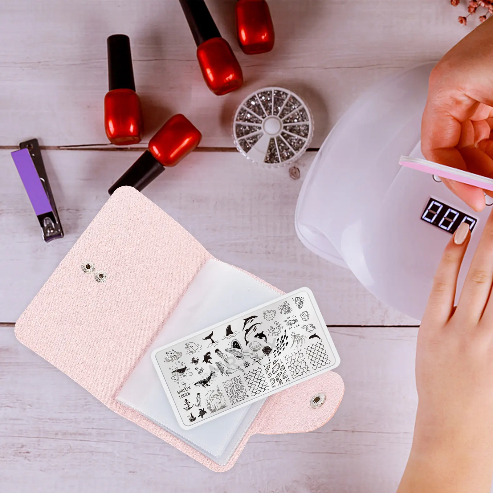 

1Pcs Nail Printing Template Pouch Functional Stamping Plate Holder with 20 Individual Slots Fashion Design for Nail Art Stamper