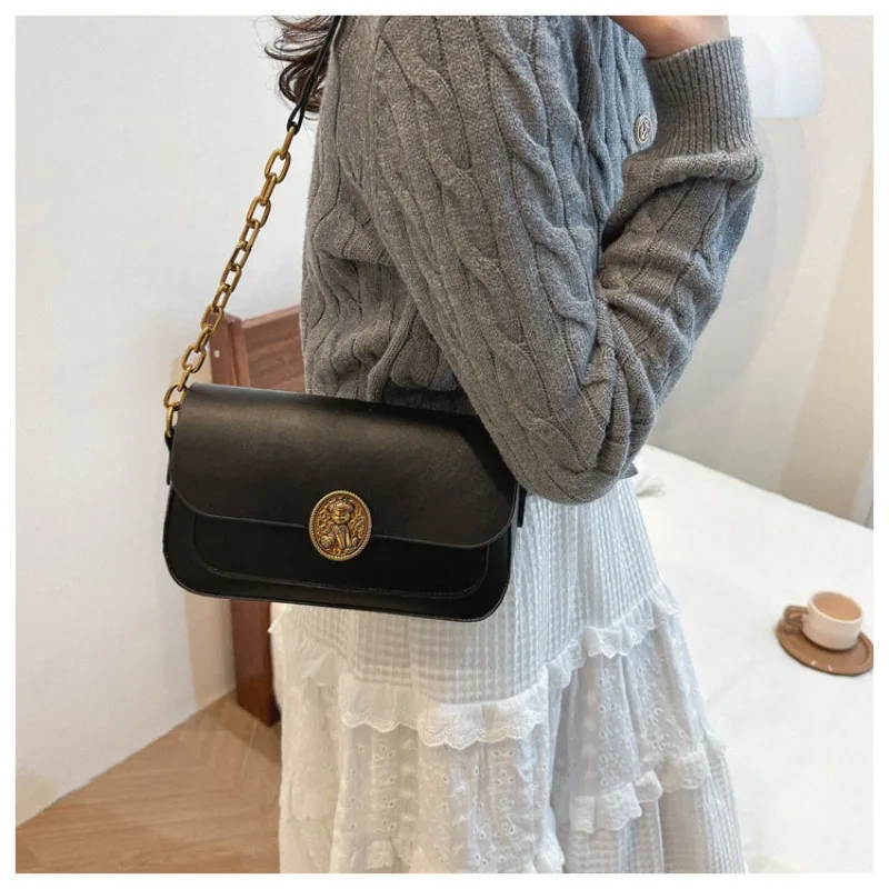 

Underarm Bag Women Autumn Winter New Retro Fashion Designer Luxury Brand Shoulder Bag Commuter Joker Female Shoulder Bag