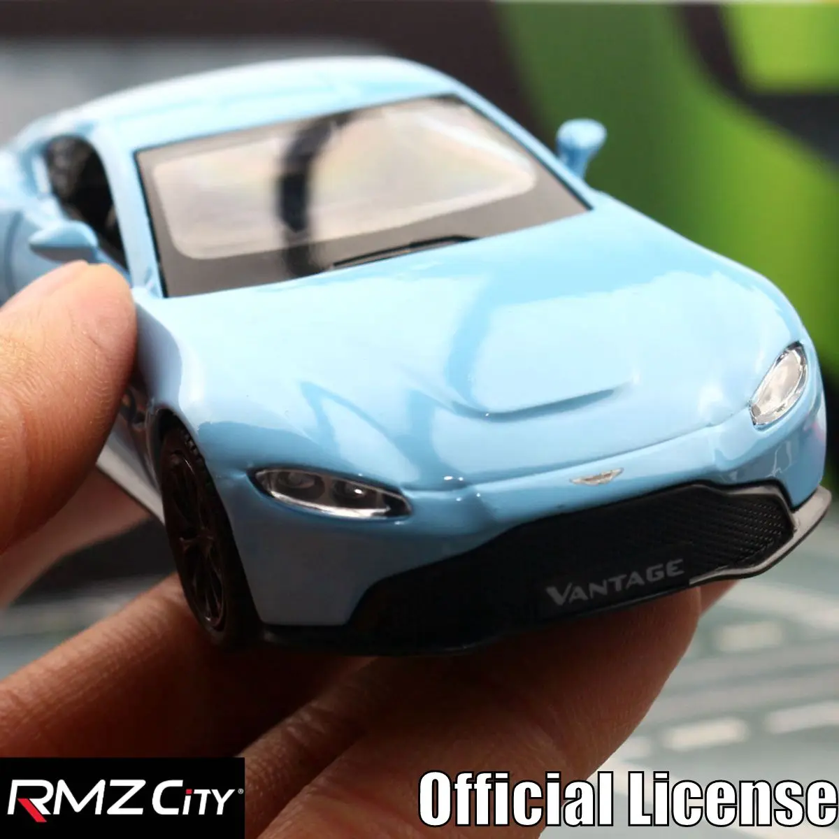 Aston Martin Vantage-Coche de juguete en miniatura para niños, modelo RMZ CiTY, ruedas libres, colección de aleación fundida, regalo para niños, 1/36