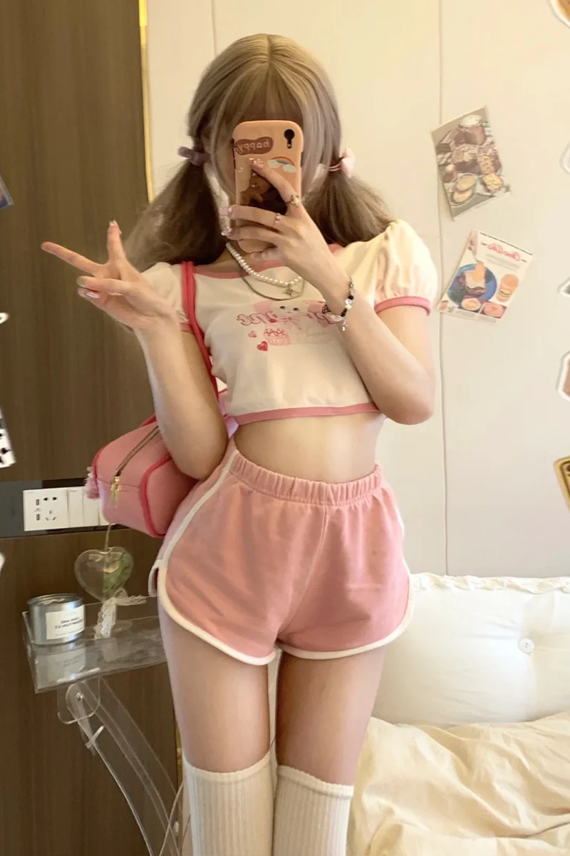 

Pink Casual Sports Shorts for Women in Summer. Spicy Girls with High Waist and Wide Legs Wearing A-line Hot Pants Are Versatile