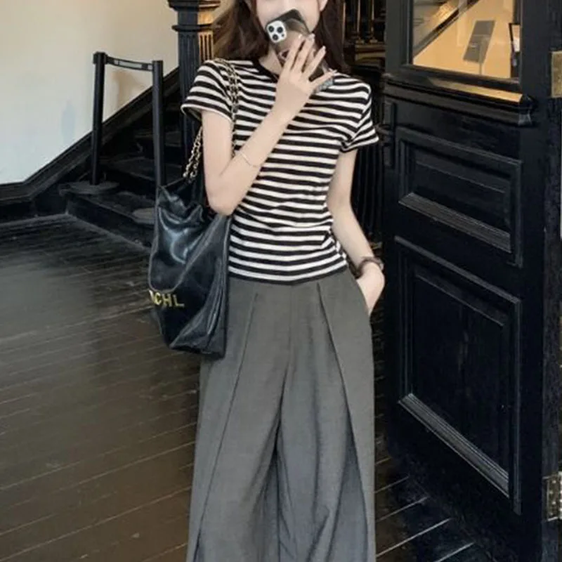 

Женская черно-белая полосатая футболка с короткими рукавами, облегающая футболка с круглым вырезом, удобный летний повседневный модный базовый топ