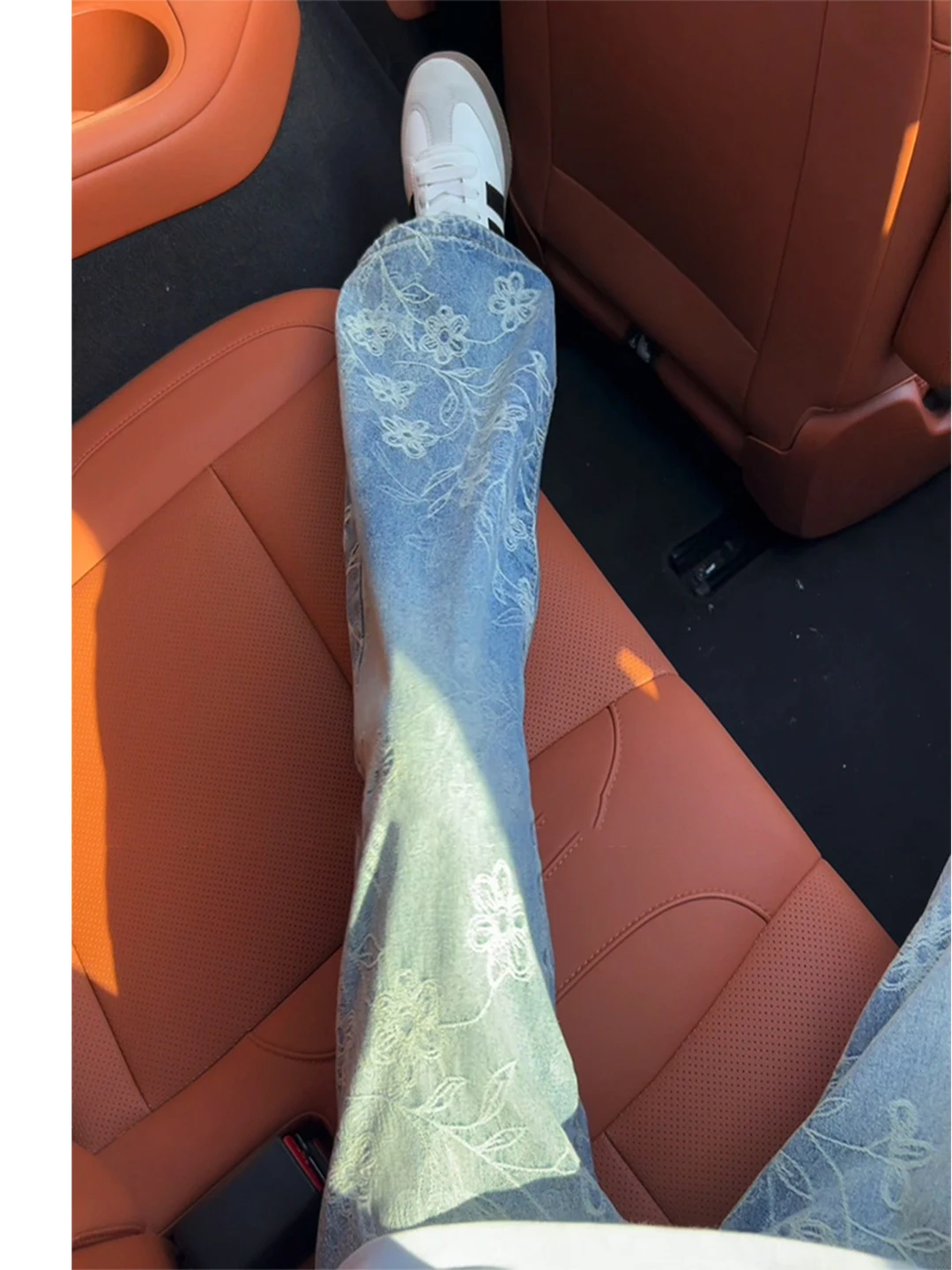 

Светло-голубые мужские джинсы с цветочной вышивкой, свободные прямые повседневные брюки, зауженные, для пар, осенняя коллекция, удобные, из денима