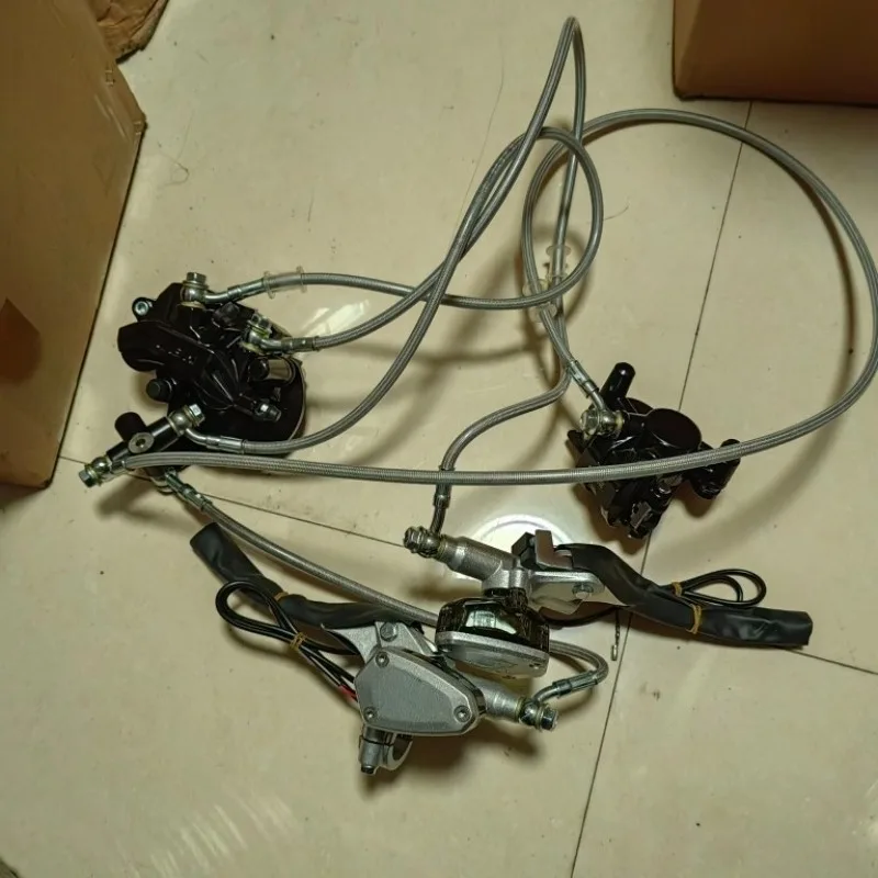 

Комплект оригинальных тормозных цилиндров для Super SOCO TC/TCmax