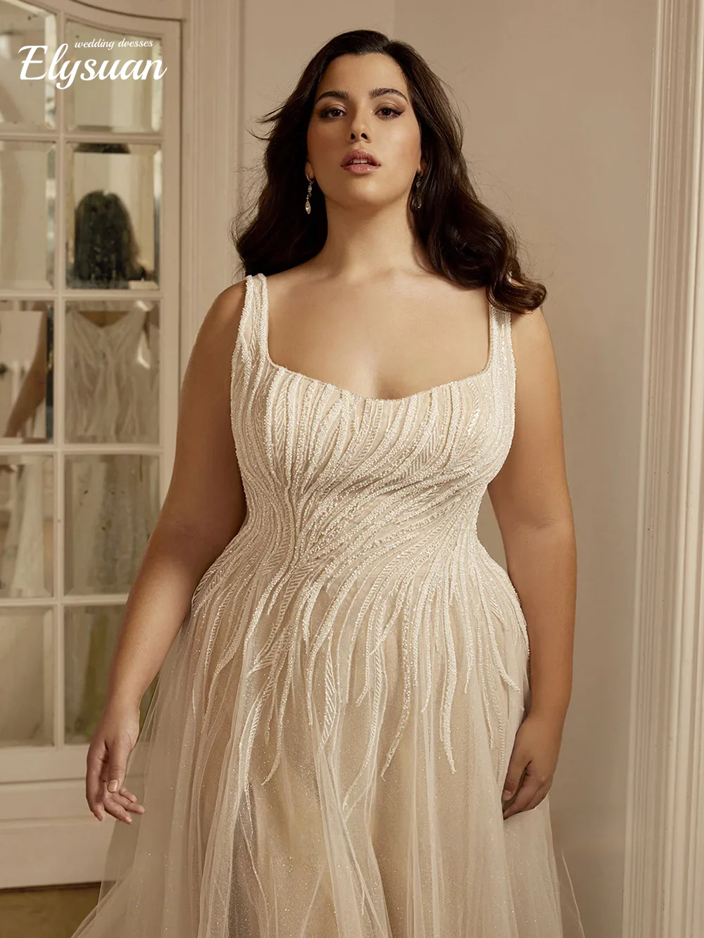 Maßgeschneidertes funkelndes Brautkleid in Übergröße, quadratischer Ausschnitt, ärmellos, mit Perlen verziert, glitzernder Tüll, A-Linie, Brautkleid mit Schleppe